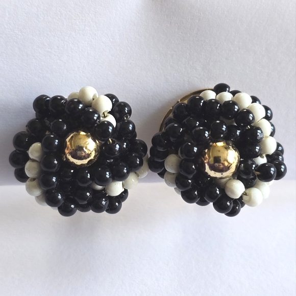 Vintage earrings clip on black and white clipon beaded rosette gold tone - Picture 1 of 11
